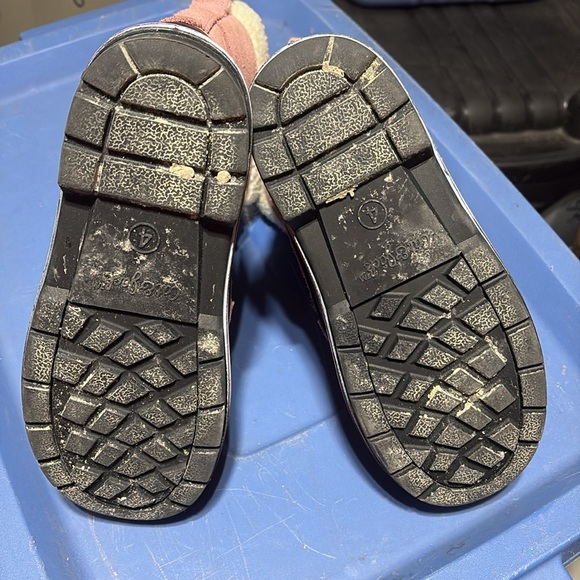 Pink size4 winter boots! - Picture 3 of 6